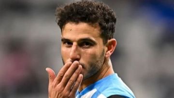 شوبير يكشف تطورات انضمام نجم الأهلي السابق لبيراميدز