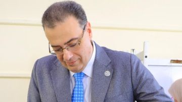 صوت كل مصري أمانة ومسؤولية.. رئيس المركزي للتنظيم والإدارة يدلي بصوته في انتخابات النواب