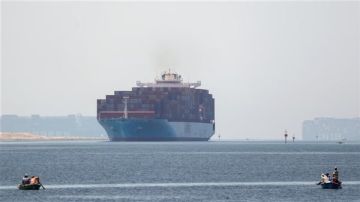 عاجل قناة السويس تكشف حقيقة احتجاز الهيئة ناقلة DIGNITY عاجل قناة السويس تكشف حقيقة احتجاز الهيئة ناقلة DIGNITY