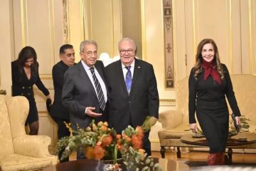 عمرو موسى يعود للقاهرة بعد جولة دبلوماسية رفيعة شملت كينيا وبريطانيا عمرو موسى يعود للقاهرة بعد جولة دبلوماسية رفيعة شملت كينيا وبريطانيا