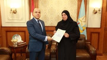 محافظ كفر الشيخ يسلم 8 عقود للمستفيدين من تقنين أملاك الدولة.. صور