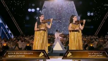 حفيدتا الفنان عبد الرحمن أبو زهرة تعزفان في حفل افتتاح المتحف المصري الكبير