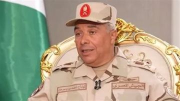 قائد الجيش الثالث: مكافحة الإرهاب كانت إنجازا تاريخيا لقواتنا بتضحيات وبطولات أفرادها قائد الجيش الثالث: مكافحة الإرهاب كانت إنجازا تاريخيا لقواتنا بتضحيات وبطولات أفرادها