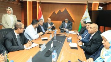 قبل الغلق.. محافظ الجيزة يتفقد غرفة عمليات متابعة سير انتخابات النواب