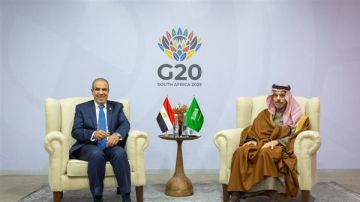 وزير الخارجية ونظيره السعودي يؤكدان عمق وتميز العلاقات التاريخية بين البلدين