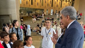 وزير السياحة والآثار يشيد بحسن تنظيم الرحلات المدرسية في المتحف المصري الكبير