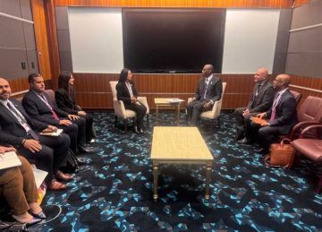 وزيرة التضامن تلتقي مساعد المفوض السامي للاجئين لشؤون العمليات بالأمم المتحدة في الدوحة وزيرة التضامن تلتقي مساعد المفوض السامي للاجئين لشؤون العمليات بالأمم المتحدة في الدوحة