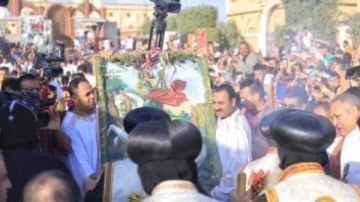 الشهيد مار جرجس يجمع الأحباء.. توافد المئات على دير الرزيقات في أول أيام الاحتفال صور