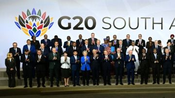 بحضور رئيس الوزراء.. صورة جماعية لقادة العالم المشاركين في قمة العشرين