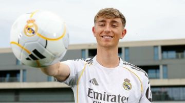 دين هويسين.. من الهدوء الإنجليزي إلى مجد ريال مدريد والمنتخب الإسباني دين هويسين.. من الهدوء الإنجليزي إلى مجد ريال مدريد والمنتخب الإسباني