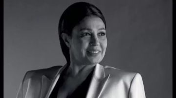 فيفي عبدة تطلب الدعاء لتامر حسني