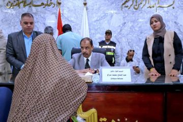 محافظ سوهاج يبحث مطالب المواطنين خلال اللقاء الجماهيري محافظ سوهاج يبحث مطالب المواطنين خلال اللقاء الجماهيري