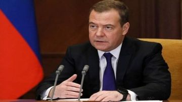 نائب رئيس مجلس الأمن الروسي: موقف زيلينسكي يزداد سوءا.. وهزيمته حتمية نائب رئيس مجلس الأمن الروسي: موقف زيلينسكي يزداد سوءا.. وهزيمته حتمية