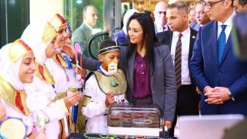 وزيرة التضامن ومحافظ الفيوم يتفقدان معرض كنزي للحرف اليدوية والتراثية وزيرة التضامن ومحافظ الفيوم يتفقدان معرض كنزي للحرف اليدوية والتراثية