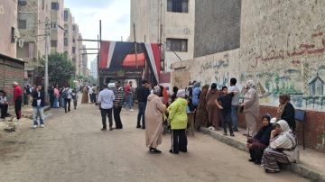 إقبال متوسط من الناخبين على لجان مدارس القناطر.. صور