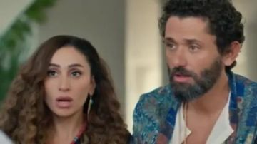 اتنين غيرنا.. دينا الشربيني تتجاهل قصة طلاق كريم محمود عبد العزيز