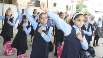 جهاز حماية المنافسة يثبت ممارسات احتكارية لـ13 مدرسة في سوق الزي المدرسي