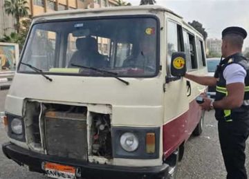 حملات مرورية للتأكد من التزام سائقي السرفيس بتعريفة الركوب في الزقازيق