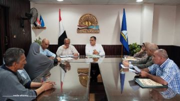  سياسة الباب المفتوح .. وكيل تعليم دمياط يستقبل شكاوى المواطنين يوميا