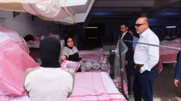 محاضر ضد 19 مصنعا وإنذار 21 منشأة وضبط 441 أجنبيا دون تصاريح