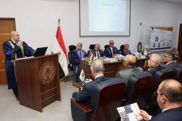 محافظ بني سويف يحصل على درجة الدكتوراه في إدارة الأعمال حول تطبيقات الحكومة الإلكترونية.. صور
