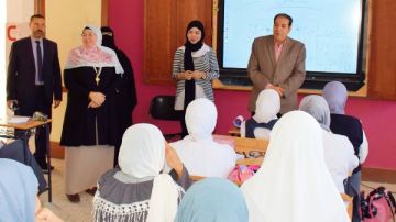  مدير تعليم جنوب سيناء يحفز الطالبات على احتراف البرمجة والذكاء الاصطناعي