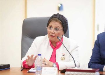 نائب وزير الصحة تبحث مع وزير صحة كولومبيا تبادل الخبرات في الرعاية الأولية وصحة الأم والطفل