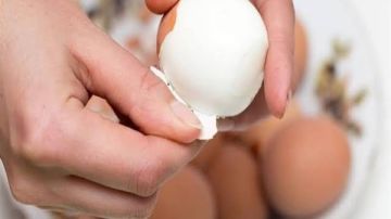 تحذير من تطويل مدة سلق البيض.. هل يؤدي إلى التسمم؟