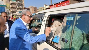 جولة مفاجئة لمحافظ الغربية بكفر الزيات لرفع الإشغالات وضبط التعريفة جولة مفاجئة لمحافظ الغربية بكفر الزيات لرفع الإشغالات وضبط التعريفة