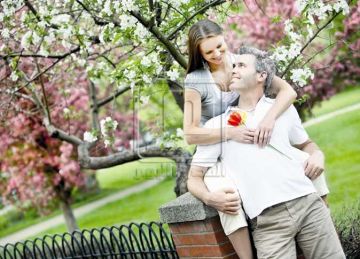 خبيرة أسرية: فارق السن بين الزوجين ليس سببا مباشرا للفشل.. لكنه يفرض تحديات