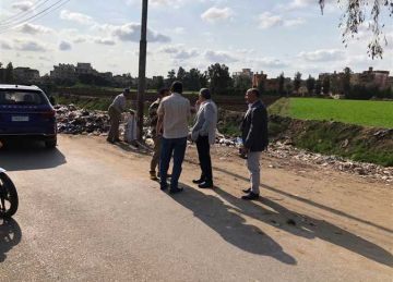 محافظ الدقهلية يوجه برفع تجمعات القمامة من مقابر قرية البجلات محافظ الدقهلية يوجه برفع تجمعات القمامة من مقابر قرية البجلات