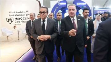 وزير الصحة يتفقد معرض سمارت هيلث جيت وجناح التنمية البشرية وزير الصحة يتفقد معرض سمارت هيلث جيت وجناح التنمية البشرية