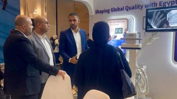 وكيل صحة الإسكندرية يتفقد أجنحة معرض المديرية بالمؤتمر العالمي للصحة