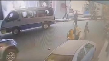 بعد تداول فيديو يوثق الجريمة.. ضبط عاطل سرق هاتف طفلة في شارع 15 بسوهاج بعد تداول فيديو يوثق الجريمة.. ضبط عاطل سرق هاتف طفلة في شارع 15 بسوهاج