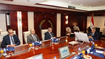 بـ 185 مليون طن تحسن ملحوظ في أعداد السفن العابرة لقناة السويس بـ 185 مليون طن تحسن ملحوظ في أعداد السفن العابرة لقناة السويس