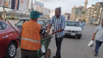 دعم العاملين بمنظومة النظافة بدمياط وحمايتهم من الأذى وتيسير عملهم