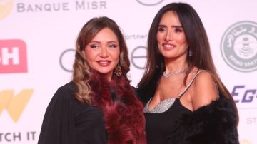 زينة وناهد السباعي على السجادة الحمراء لفيلم بنات الباشا بمهرجان القاهرة زينة وناهد السباعي على السجادة الحمراء لفيلم بنات الباشا بمهرجان القاهرة