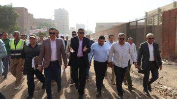 محافظ الجيزة يتابع حالة النظافة والإشغالات ويكلف بحصر الباكيات المغلقة والمتاحة بسوق زنين القديم