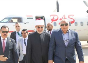 مفتي الجمهورية يصل الوادي الجديد لعقد لقاء توعوي بحضور شباب الجامعات مفتي الجمهورية يصل الوادي الجديد لعقد لقاء توعوي بحضور شباب الجامعات