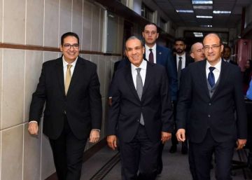 وزير الخارجية يلتقي طلاب كلية الاقتصاد والعلوم السياسية بجامعة القاهرة