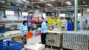 يوفر ألف فرصة عمل..رئيس الوزراء يفتتح مصنع لفلاتر المركبات بالعاشر