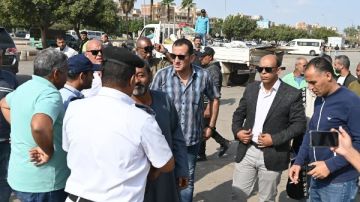 إزالة الإشغالات بمنطقة الأردنية بالعاشر من رمضان وإحكام السيطرة لمنع عودة الباعة الجائلين إزالة الإشغالات بمنطقة الأردنية بالعاشر من رمضان وإحكام السيطرة لمنع عودة الباعة الجائلين