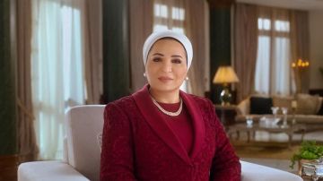 السيدة انتصار السيسي تدلي بصوتها في انتخابات مجلس النواب فيديو