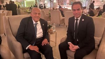 المسلماني يلتقي الدكتور مجدي يعقوب في المتحف الكبير ويبحث سرعة إنتاج قصة حياته المسلماني يلتقي الدكتور مجدي يعقوب في المتحف الكبير ويبحث سرعة إنتاج قصة حياته