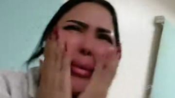 انهيار زوجة إسماعيل الليثي لحظة وصولها للمستشفى