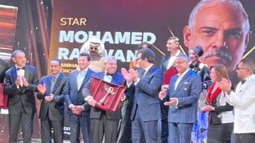 تكريم محمد رضوان في ختام مهرجان شرم الشيخ للمسرح الشبابي