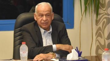 رئيس نادي سموحة يجتمع بالمديرين الإداريين لفرق النادي رئيس نادي سموحة يجتمع بالمديرين الإداريين لفرق النادي