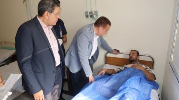 محافظ المنوفية يطمئن على مصابي حريق مصنع السادات ويشدد على رفع درجة الطوارئ محافظ المنوفية يطمئن على مصابي حريق مصنع السادات ويشدد على رفع درجة الطوارئ