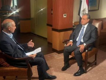 وزير الخارجية يجرى لقاء إعلاميا مع جريدة وقناة DAWN الباكستانية خلال زيارته لإسلام آباد وزير الخارجية يجرى لقاء إعلاميا مع جريدة وقناة DAWN الباكستانية خلال زيارته لإسلام آباد