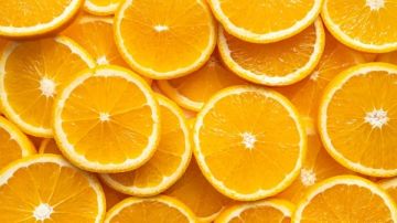 10 أطعمة يومية توفر فيتامين C أكثر من البرتقال 10 أطعمة يومية توفر فيتامين C أكثر من البرتقال